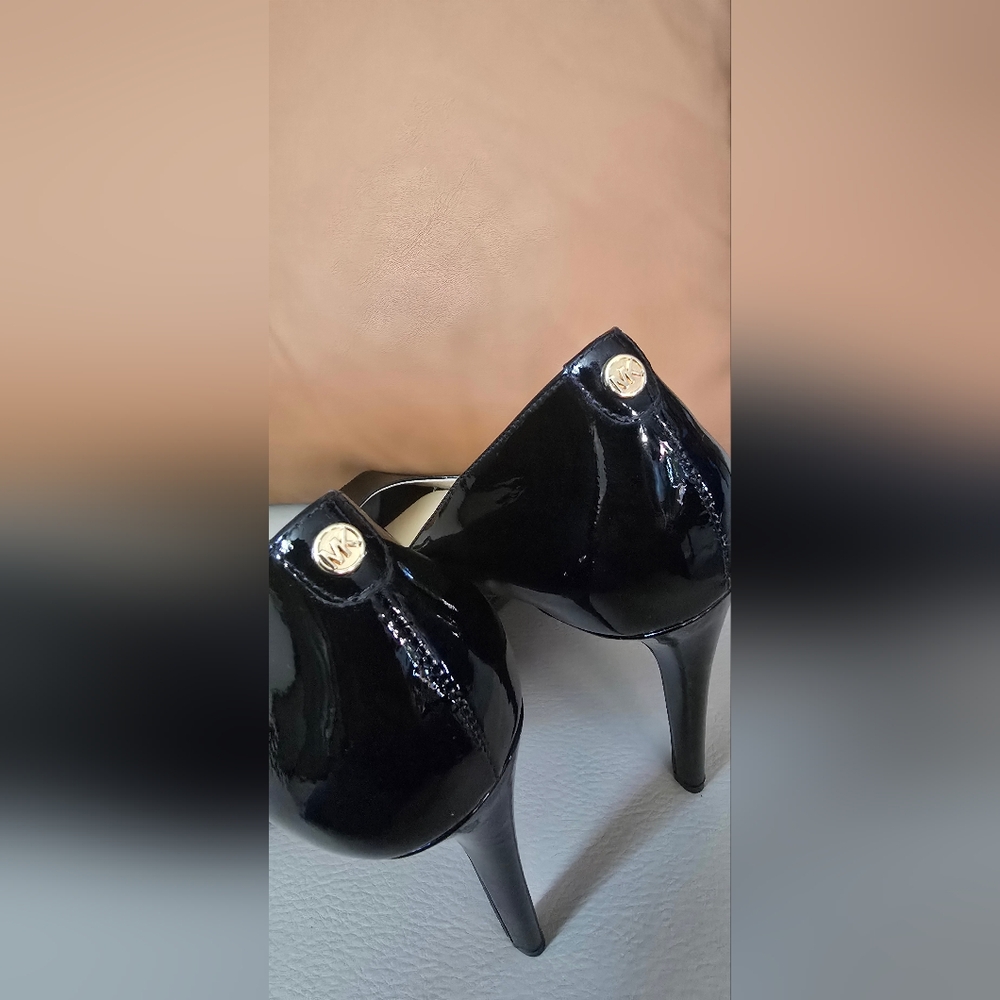 Michael Kors  Black Pump Heels Womens Size 8M, Used - Picture 9 of 11